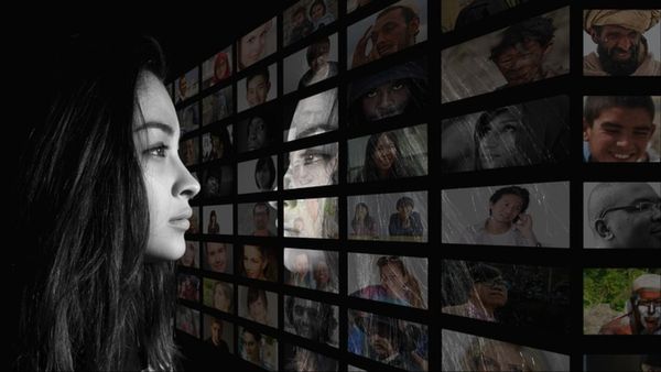 19 मिनट का वायरल MMS: आखिर क्यों लड़कियों को निशाना बना रहे स्कैमर्स? एक क्लिक पहुंचा सकता है जेल!