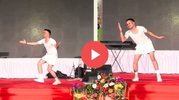 स्टेज पर दिखा पुलिसवाले का छिपा टैलेंट, डांस देख फटी रह गईं अधिकारियों की आंखें, इंटरनेट पर छाया वीडियो
