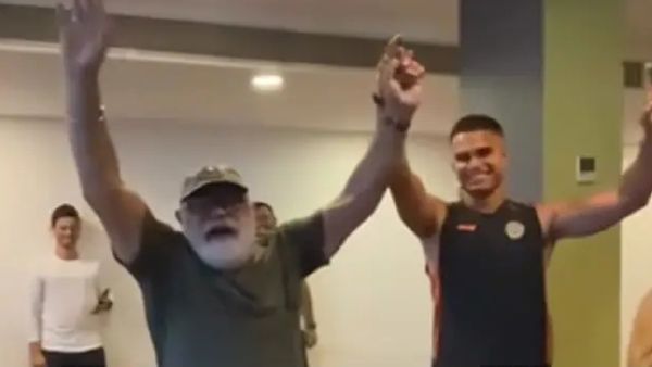 Video: युवराज सिंह के पिता ने अर्जुन तेंदुलकर के साथ किया डांस, हैरान कर देगी योगराज सिंह की एनर्जी