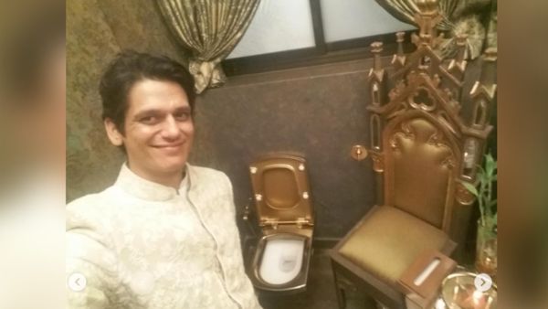 किस सुपरस्टार के घर में है गोल्डन टॉयलेट? विजय वर्मा ने बाथरूम में जाकर ली सेल्फी और कर दी वायरल