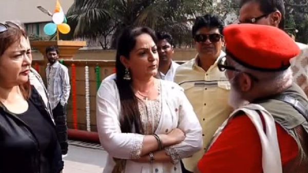 एक्ट्रेस उपासना सिंह के साथ मशहूर अभिनेता ने की बदतमीजी, कपिल शर्मा की दादी ने लगाए कई गंभीर आरोप