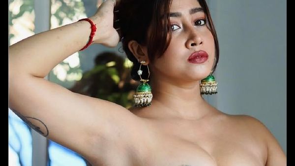 सोफिया अंसारी में ट्रांसपेरेंट ड्रेस में हिला दिया जिस्म का एक एक अंग, Warning- कमरा बंद करके ही देखे VIDEO