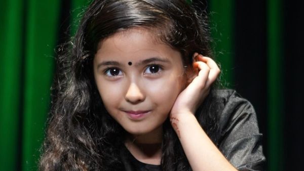 सात साल की नन्ही सी इंफ्लुएंसर बरकत अरोड़ा पैसो का हिसाब भी नही जानती लेकिन कमाती है लाखों-लाख, करती है ये काम