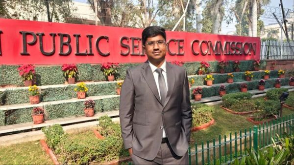 UPSC Result 2025: UPSC में चमका इस डॉक्टर का नाम! टॉप-10 में इकलौते मुस्लिम, जानिए पूरी कहानी