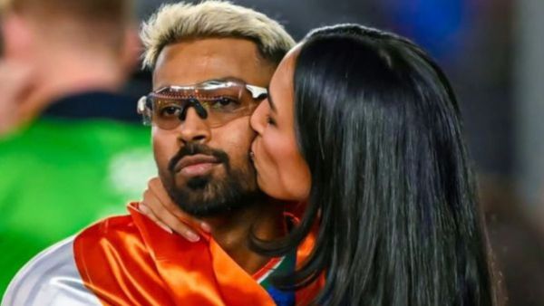 T20 World Cup: तिरंगा ओढ़ गर्लफ्रेंड संग इश्क लड़ाना पड़ा हार्दिक पांड्या को भारी, दर्ज हुई FIR