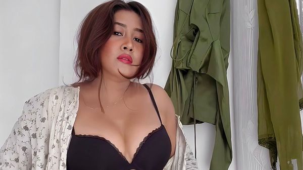 रमजान में कैमरा खोलकर तैयार होने लगी सोफिया अंसारी, भड़के लोग बोले- हमारे जमाने में इसे MMS कहते थे