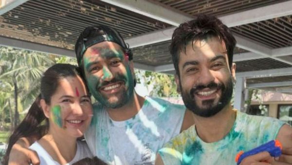 न्यू मॉम कैटरीना कैफ ने परिवार संग मनाई होली, पति और देवर संग जमकर खेला रंग...