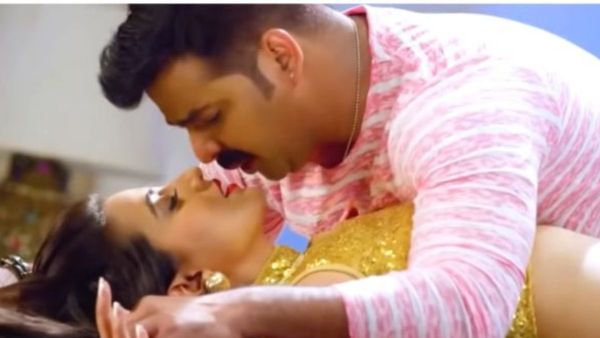 Bhojpuri Video: अक्षरा सिंह का हुस्न देख पानी-पानी हुए पवन सिंह, हसीना को देखते ही डूबे रोमांस में