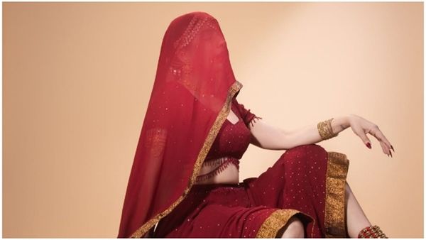 परिवार ने बचपन में ही तोड़ा दिल, नशे में पूरी तरह डूब गई थी ये हसीना, आज 3000 करोड़ी फ़िल्म के गानों से मचाया गदर