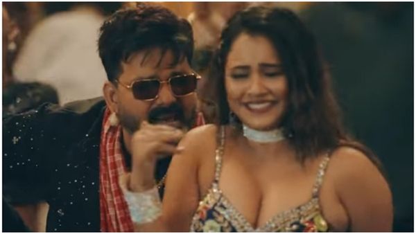 Bhojpuri Video: 'आरा के बबुआन...', पवन सिंह ने तृषाकर मधु संग किया ज़ोरदार डांस, फैन्स के छुड़ाए पसीने!