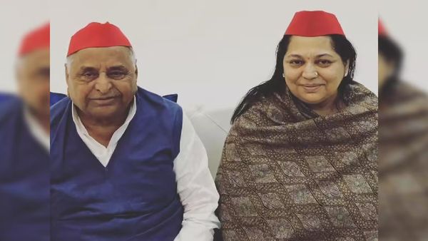 शादीशुदा मुलायम सिंह के करीब कैसे आईं साधना गुप्ता? जिस साल हुआ पहली पत्नी का निधन उसी साल रचाई दूसरी शादी
