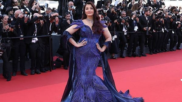 1500 घंटों में बनीं ड्रेस, ऐश्वर्या राय के रॉयल ब्लू लुक ने हिला डाला Cannes का रेड कार्पेट