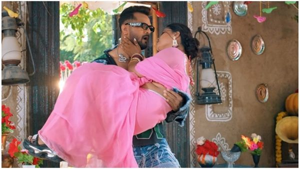 Bhojpuri Video: खेसारी के 'घुटुर-घुटुर' गाने ने मचाया गदर, डिंपल संग जोड़ी हुई हिट!