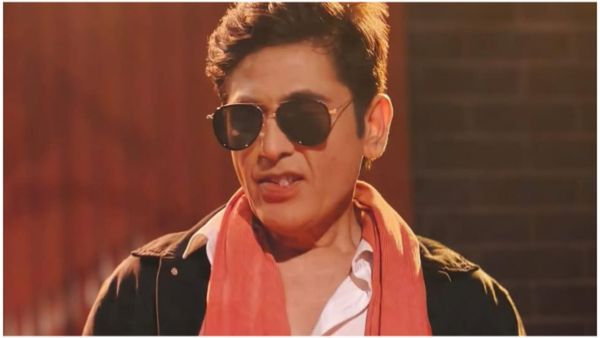 रोजाना नमाज पढ़ते हैं आसिफ शेख, घर में हर भाषा की कुरान… अंदर से ऐसा दिखता है 'विभूति नारायण मिश्रा' का घर