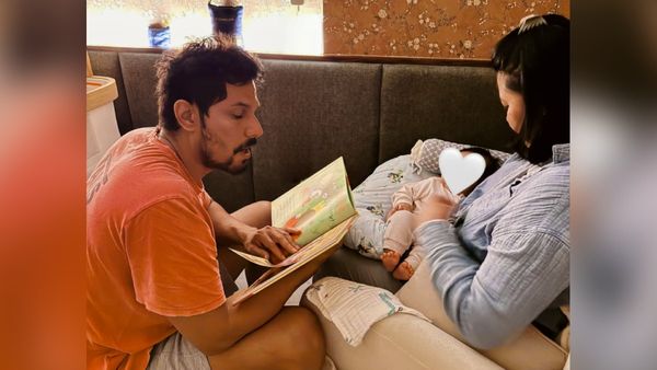 सोने से पहले बेटी को कहानी सुनाते नजर आए रणदीप हुड्डा, क्यूट तस्वीर ने जीता फैंस का दिल