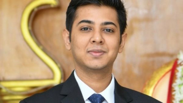 UPSC इंटरव्यू में 23 साल के हैंडसम IAS कैंडिडेट को देख रोमांटिक हुआ पैनल, बोले- प्रपोज करो और...