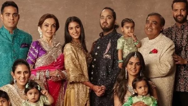 मुकेश अंबानी, नीता अंबानी और उनके बच्चों की कितनी है सैलरी? जानिए अंबानी परिवार में किसकी है सबसे कम सैलरी