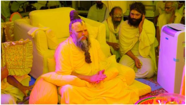 विराट-अनुष्का की तरह आप भी करना चाहते हैं प्रेमानंद महाराज से एकांत मुलाकात? तो जान लें पूरा प्रोसेस