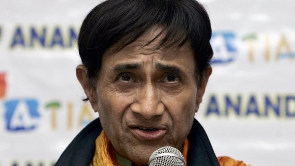 सत्ता के ख़िलाफ खड़े होनेवाले देव और बलराज