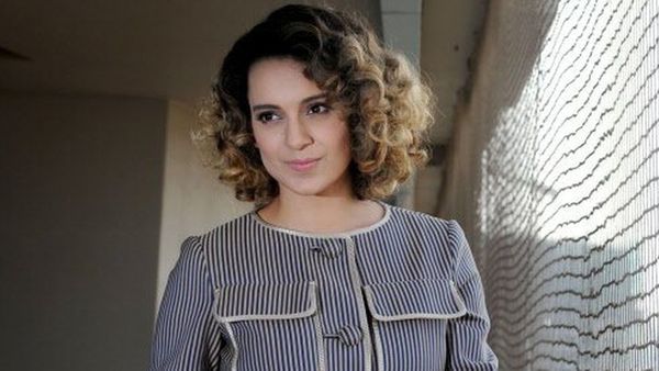 'मिस्टर करण जौहर अपनी बेटी को भी हर कार्ड देना'