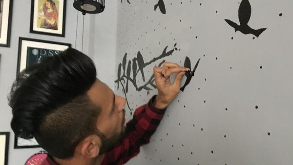 पुरुष बेली डांसर जिसे रिश्तेदार 'अपनाने से डरते हैं'