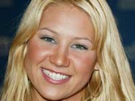 Enrique Iglesias is engaged to Anna Kournikova