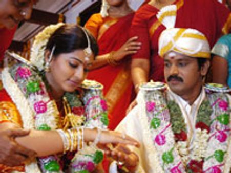 Pirivom Santhippom - Review