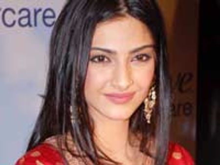Sonam Kapoor runs out of luck again