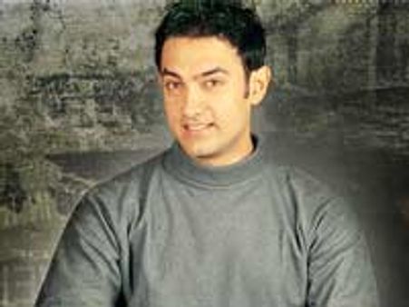 Aamir fails to move Shahrukh a bit