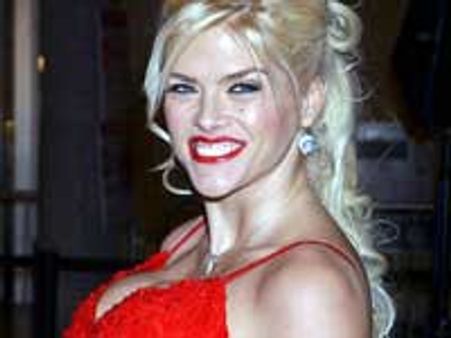 Anna Nicole Smith's mom sues website