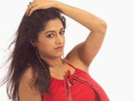 Mamata shakes legs with Madhavan