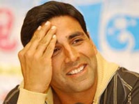 Akshay starts bonding with the Bachchans