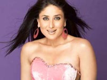 Kareena tired of defending Saif