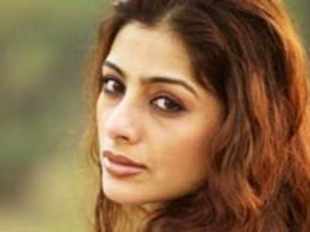 Tabu demands huge to play Shreya's Mom