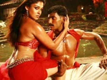 Nayantara-Vishal steamy song scenes chopped off!