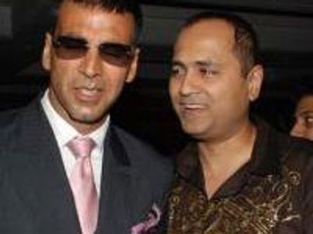 Akshay's best friends ditches him