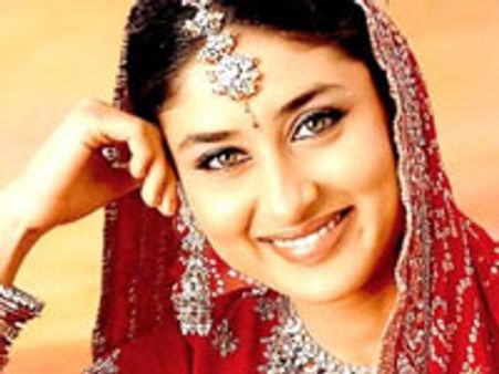 Kareena goes against Saif