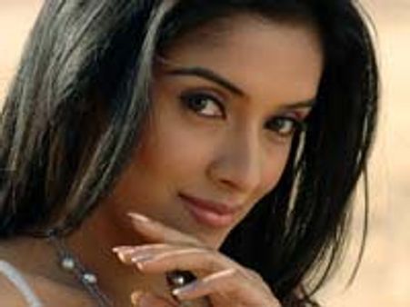 Asin says Aamir is very passionate, dedicated