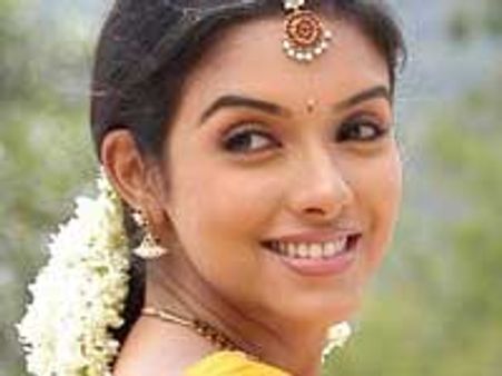 Asin's fluency in Hindi is an advantage