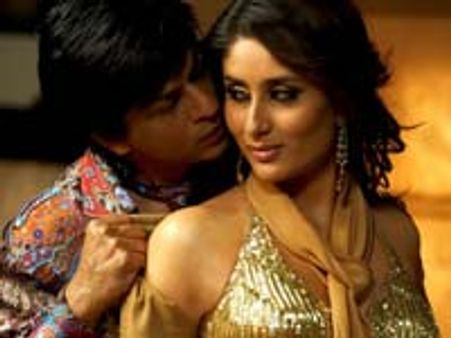 Shahrukh romancing Kareena?