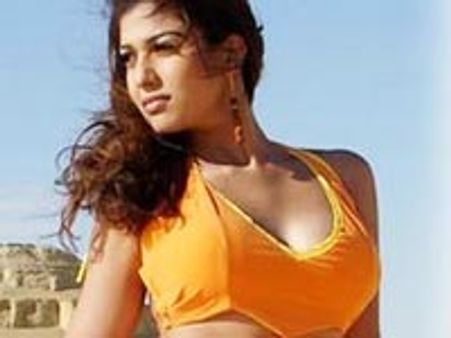 Nayantara dubbed to stardom in Tamil