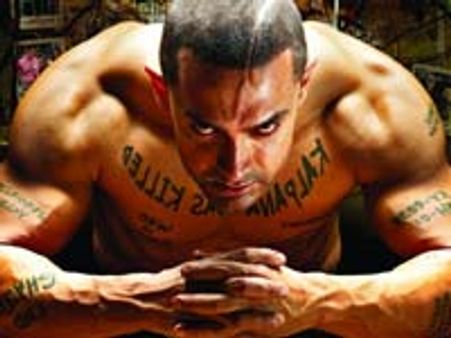 Ghajini takes lead on the internet too
