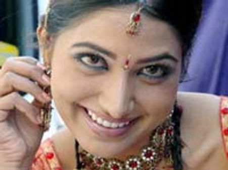 Aavesham: A Suspense Thriller