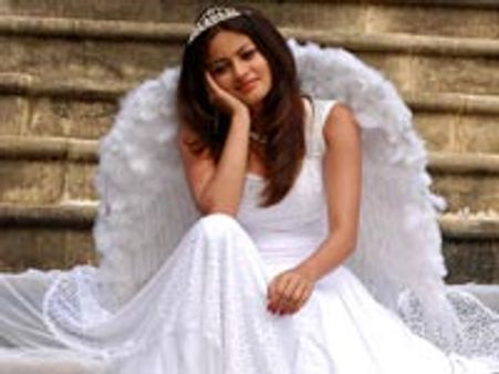 Sneha reserves her kiss for bedroom