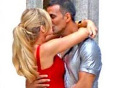 Akshay's passionate lip lock with Denise