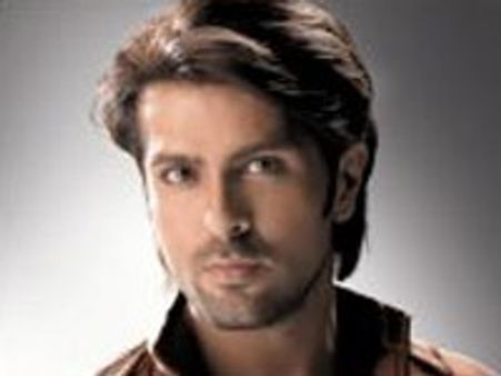 Harman Baweja impresses Gowariker
