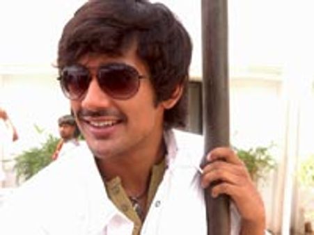 Varun in Pollaadhavan Remake