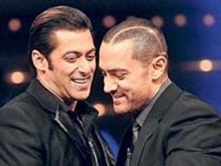 Aamir turns Salman's teacher