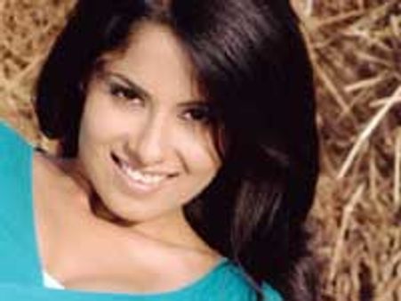 Chhavi's love is embedded on her navel