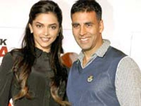 CC2C bombs: Akshay dumps Deepika